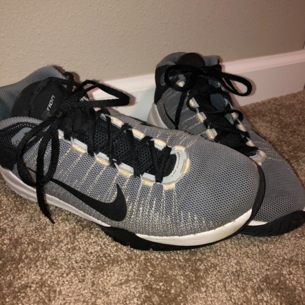 Nike boys basketball shoes